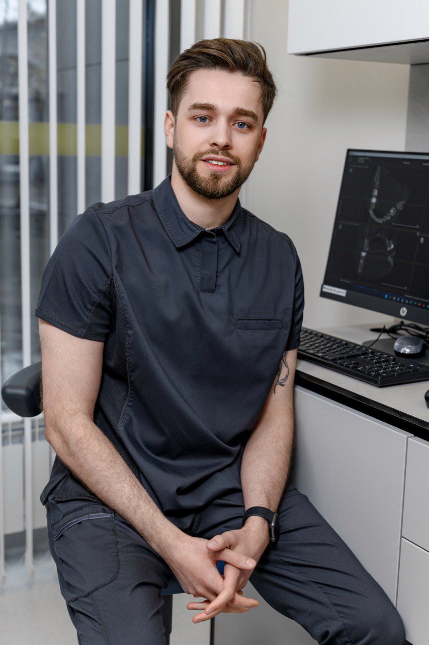 Лікар-стоматолог - Кедич Леонід Юрійович