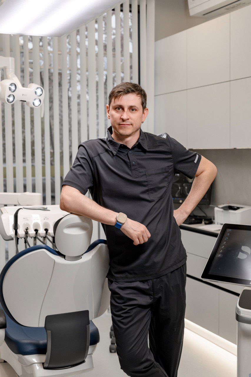 Лікар-стоматолог першої кваліфікаційної категорії. Зельдич Роман Семенович